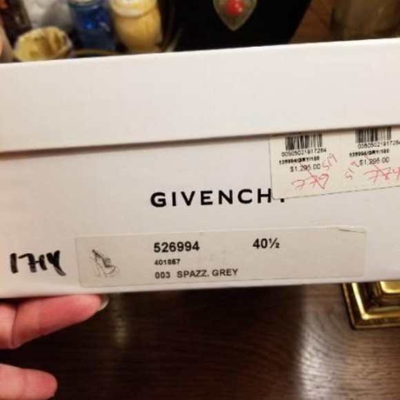 New, Authentic GIVENCHY leather Dove grey - Picture 7 of 10